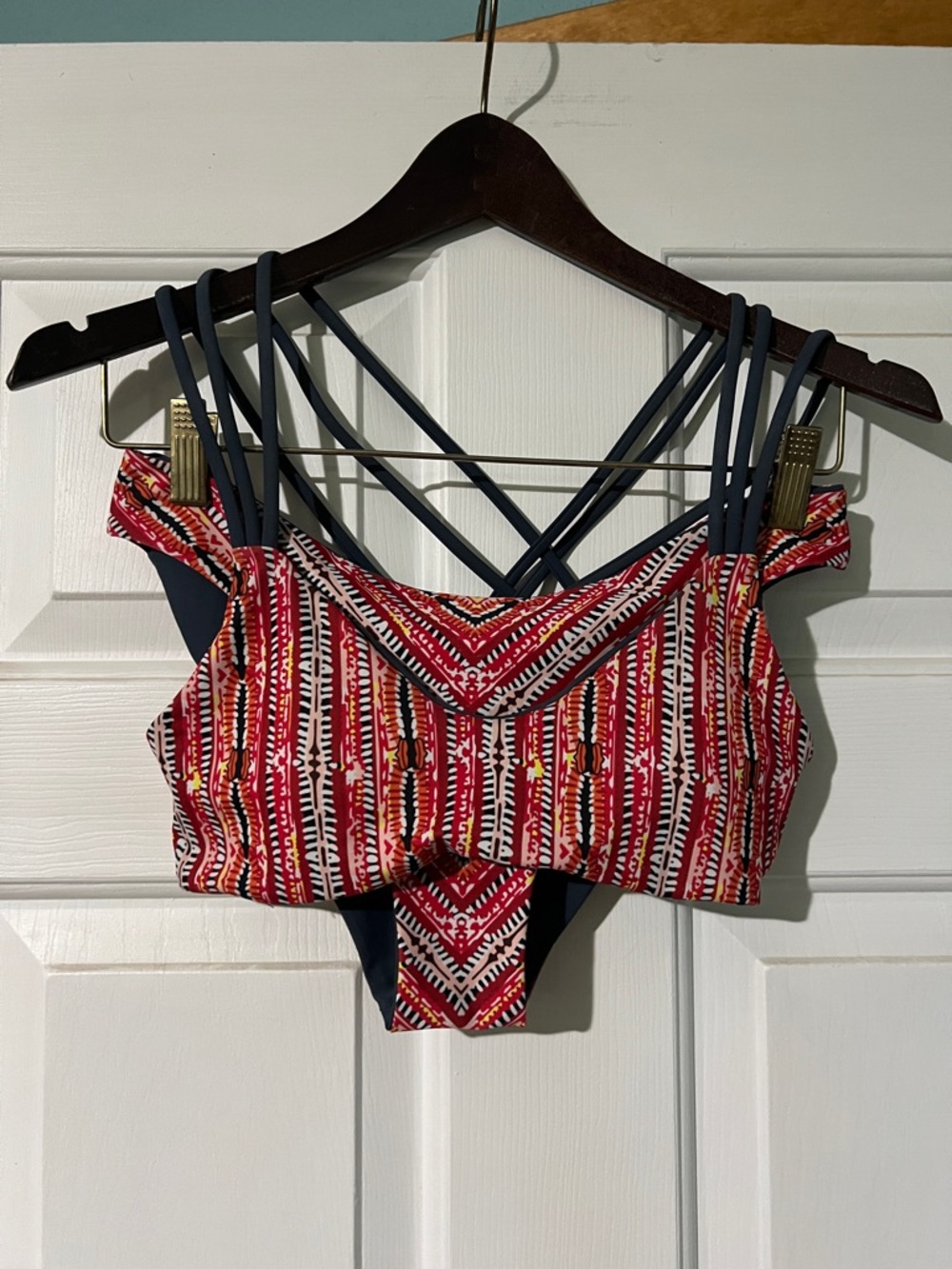 Cupshe Red and Navy Strappy Patterned Bikini Top